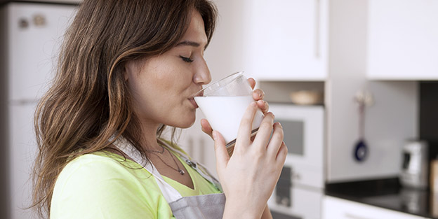 Consommer du lait de vache, est-ce nécessaire ?  